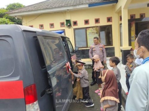 Polisi Sahabat Anak, Polsek Tirtayasa Terima Kunjungan Anak-anak TK Puspita Desa Puser