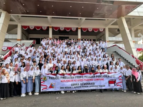 Ratusan Pelajar Grudug DPRD Lampung, Ini yang Disampaikan Mingrum Gumay