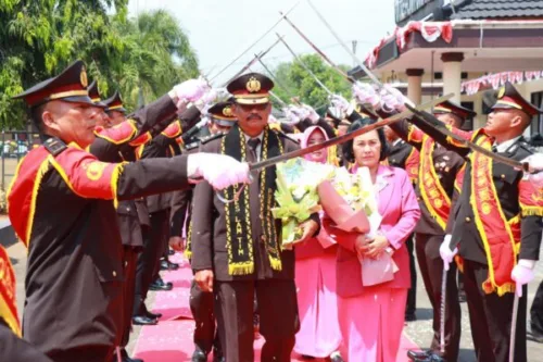 11 Anggota Polri dan PNS Polres Lampung Timur Gelar Tradisi Upacara Wisuda Purna Bakti