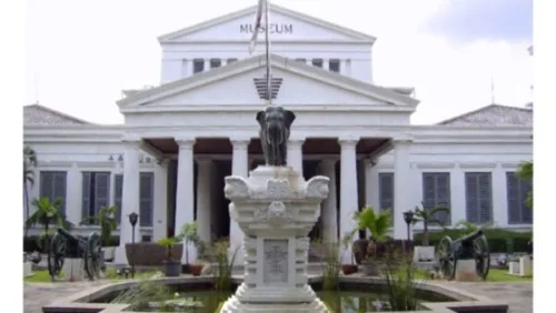 Museum Nasional Indonesia Penuh Sejarah dan Koleksi