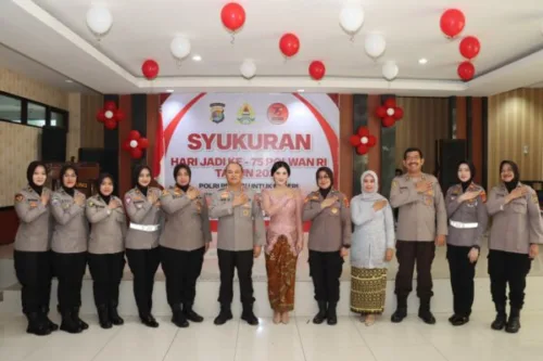 Syukuran HUT Polwan Ke-75, Kapolresta Bandar Lampung : Teruslah Berbuat dan Berkompetisi Dalam Kebaikan