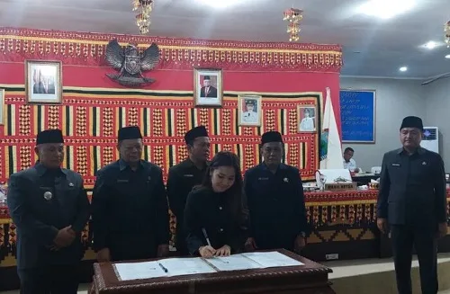 DPRD Kabupaten Lampung Selatan Gelar Rapat Paripurna Sahkan Ranperda APBD 2024 Menjadi Perda