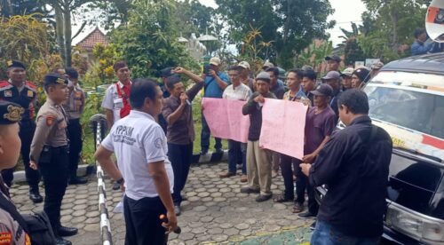 Terkait Kasus Penganiayaan Wartawan, Solidaritas Pers Tanggamus Gelar Aksi di PN Kota Agung