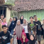 Tingkatkan Hasil Panen, Mahasiswa KKN Unila Desa Kertosari X Tanam Bibit Buah