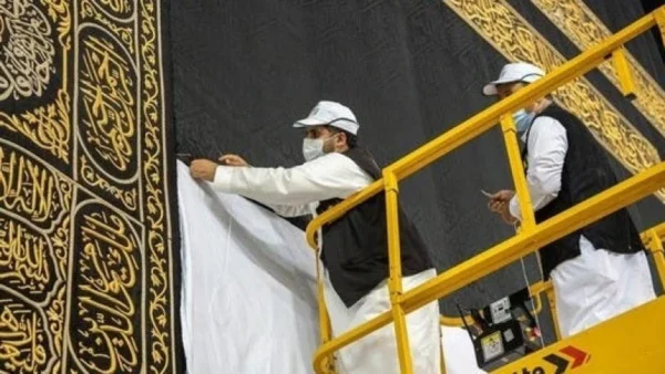 Persiapan Haji 2024, Kiswah Ka'bah Digulung dan Dililit Kain Putih