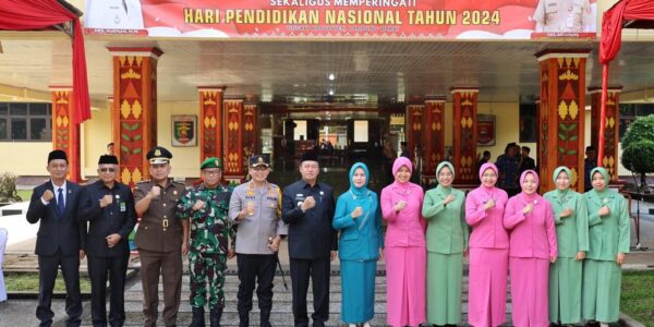 Pj Bupati Nukman Pimpin Upacara Kebangkitan Nasional dan pendidikan Nasional Tingkat Kabupaten Lambar.
