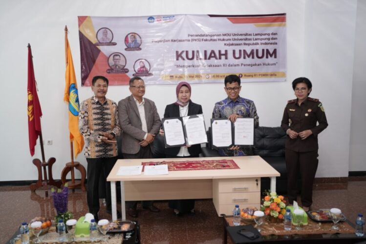 Unila dan Komisi Kejaksaan RI Teken MoU dan PKS, Adakan Kuliah Umum Penegakan Hukum