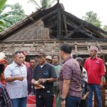 Bupati Lampung Selatan Bantu Korban Rumah Terbakar di Kecamatan Sidomulyo