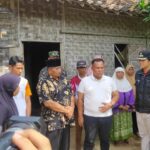 Bupati Nanang Ermanto Serahkan 3 Bantuan Bedah Rumah di Desa Karang Anyar