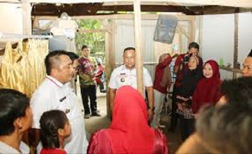 Dapat Bantuan Bedah Rumah dari Bupati Lampung Selatan, Warga Tanjung Bintang Ucap Syukur
