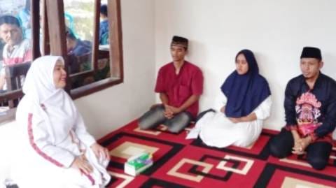 Eva Dwiana Takziah ke Rumah Duka Keluarga Amora Febidelia