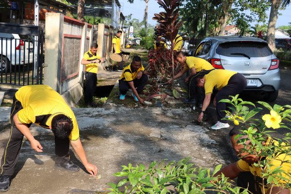 Hari Bhayangkara Ke-78, Polres Tanggamus Gelar Bersih-bersih Asrama