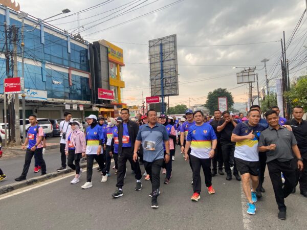 Bersama Gubernur dan Ketua Harian KONI Provinsi Lampung, Danrem 043/Gatam Lepas Peserta Jalan Sehat dan Lomba Lari Gubernur Run Lampung