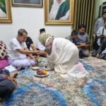 Nur Saadah Takziah di Abah Luthfi Yahya (Watimpres) di Pekalongan