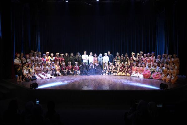 Prodi Pendidikan Seni Tari Angkatan 2022 Gelar Decoreus Tradition