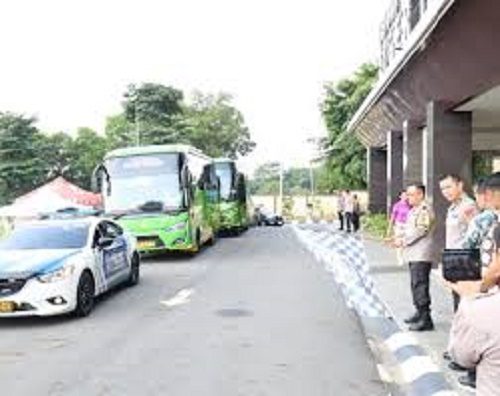 Kapolda Lampung Irjen Pol Helmy Santika Lepas Keberangkatan Peserta Kemala Run 2024