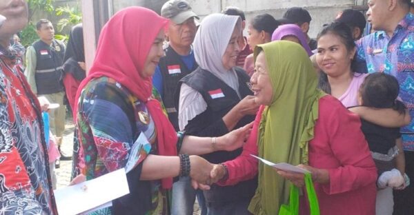 Korban Banjir di Teluk Betung Dapat Bantuan Uang Tunai