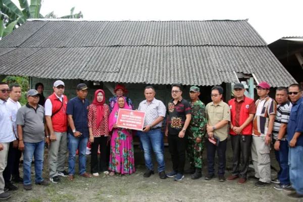 Nanang Ermanto Kembali Tebar Bantuan Bedah Rumah di Kecamatan Sidomulyo dan Palas