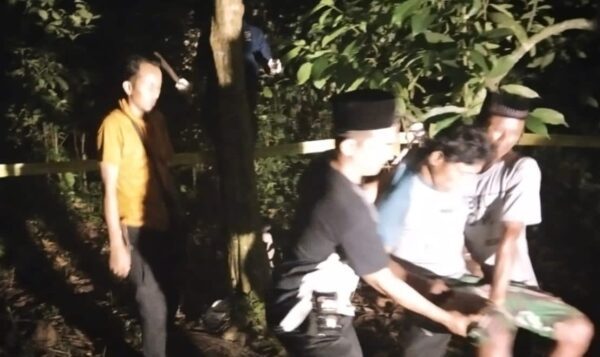 Polsek Wonosobo dan Inafis Polres Tanggamus Identifikasi Temuan Mayat Tergantung di Pekon Dadirejo