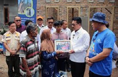 Sekda Lampung Selatan Tinjau Pembangunan Bedah Rumah di Kecamatan Bakauheni