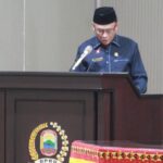 Sekertaris Tim Pansus Sampaikan Hasil Rapat Pansus di Paripurna