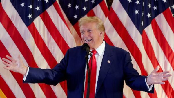 Trump Janjikan Green Card bagi Lulusan Asing yang Kuliah di Kampus AS