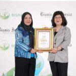 Walikota Bandar Lampung, Hj. Eva Dwiana Berhasil Meraih Penghargaan dalam Acara Bisnis Indonesia Social Responsibillity Awards 2024