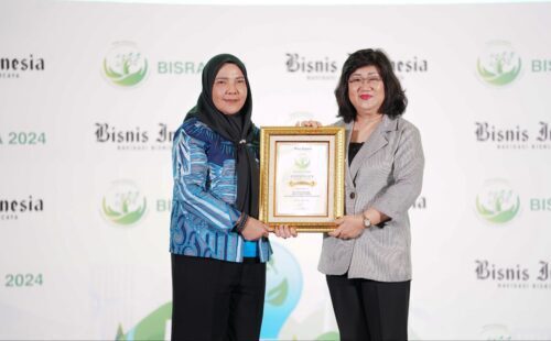Walikota Bandar Lampung, Hj. Eva Dwiana Berhasil Meraih Penghargaan dalam Acara Bisnis Indonesia Social Responsibillity Awards 2024