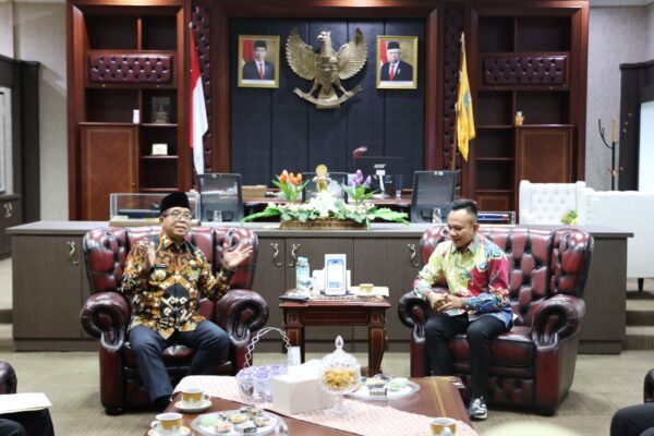 Pj. Gubernur Samsudin Terima Kunjungan Kerja Ketua Bawaslu Lampung Iskardo P. Panggar Beserta Jajaran