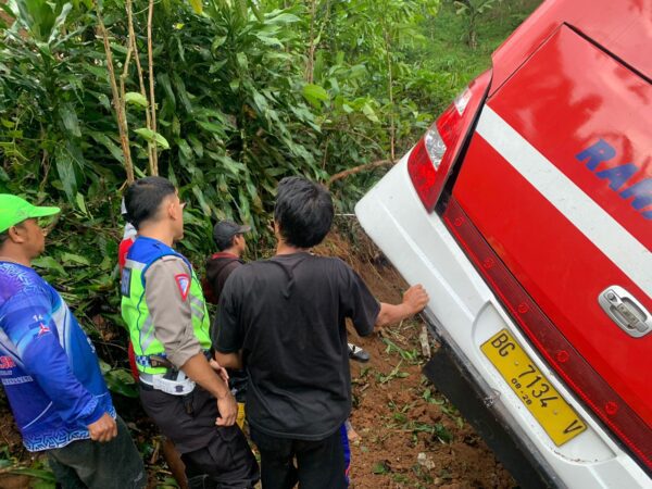 Polsek Sumber Jaya Evakuasi Korban Lakalantas Bus Ranau Indah, 1 Korban Meninggal Dunia