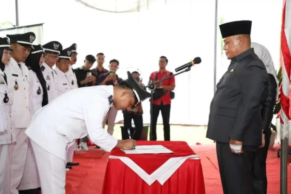 Kukuhkan 33 Kepala Desa di 3 Kecamatan, ini Pesan Bupati Nanang Ermanto
