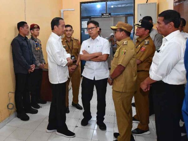 Presiden Joko Widodo Didampingi Sejumlah Menteri dan Pj. Gubernur Samsudin Melakukan Kunjungan ke RSUD Alimuddin Umar, Lampung Barat