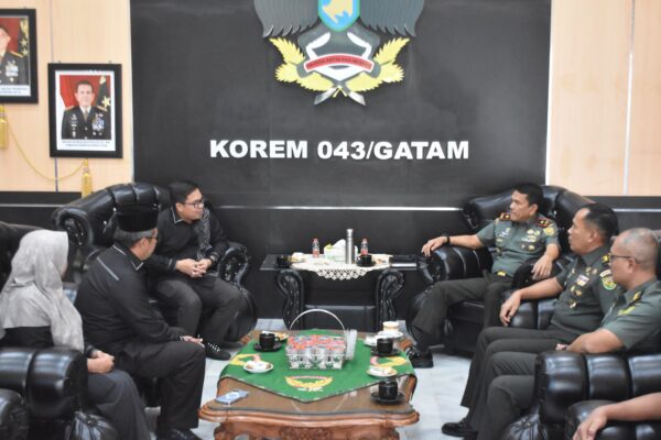 KPU Provinsi Lampung Kunjungi Korem 043/Gatam, Danrem Siap Sukseskan dan Ciptakan Pilkada Damai
