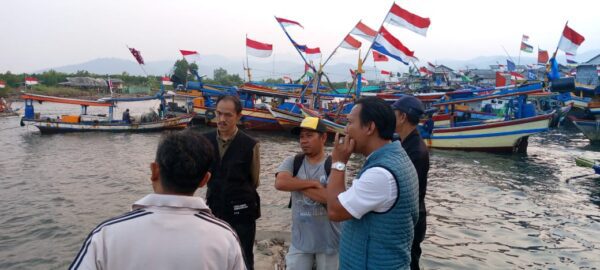 Keliling Gudang Lelang, Bung Iqbal Ardiansyah Disambut Antusias Warga dan Nelayan