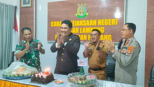 Peringati HBA Ke-64, Danramil 410-01/Pjg bersama Forkopimcam Geruduk Cabjari Panjang Kasih Kejutan