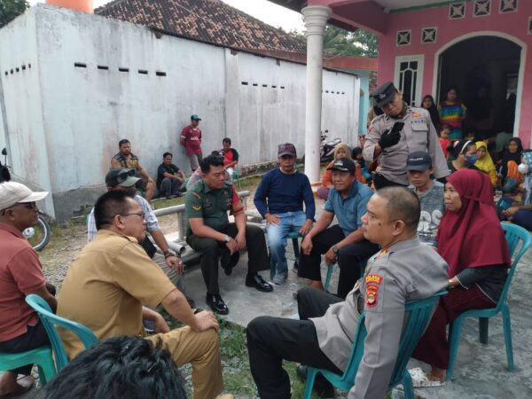 Warga Tutup Jalan Menuju PLTU Sebalang, Atas Ketidak Transparan Dana Trucking Batubara