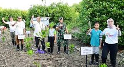 Kejari Lampung Selatan Tanam 5.000 Bibit Pohon Mangrove di Kawasan Pantai Timur Lampung Selatan