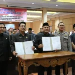 Paripurna DPRD Barsama Pemkab Lamsel Tandatangani Nota Kesepakatan KUA-PPAS Ta-2025