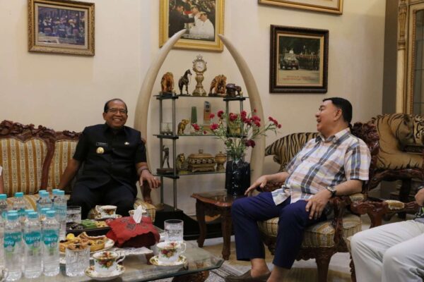 Pj. Gubernur Samsudin Silaturahmi ke Mantan Gubernur Lampung Sjachroedin ZP