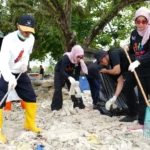 Respon Cepat Aduan Warga Soal Tumpukan Sampah, Pemkab Lampung Selatan Lakukan Aksi Gerot Wisata di Pantai Pasir Putih