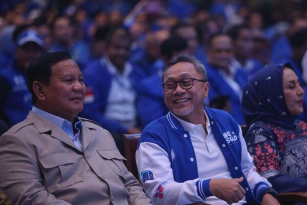 Zulhas Doakan Prabowo yang Baru Selesai Operasi Kaki Kiri: Makin Gagah dan Menyala, Pak