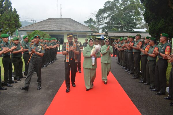 Kunjungi Kodim 0422/LB, Danrem 043/Gatam Sampaikan Kepada Prajurit Untuk Selalu Menjaga Keharmonisan Dalam Rumah Tangga