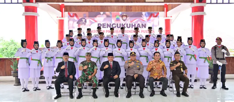 Bupati Nanang Ermanto Kukuhkan 35 Anggota Paskibraka Tahun 2024