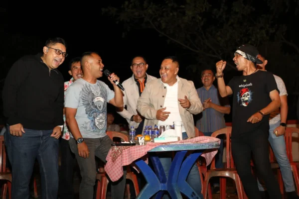 Bupati Nanang Ermanto Malam Mingguan di Bundaran Tugu Pancasila Kalianda