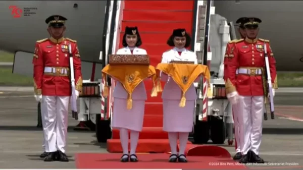 Duplikat Bendera Pusaka dan Teks Proklamasi Tiba di IKN