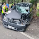 Hindari Jalan Rusak, Mobil Xenia Tabrak Sekeluarga hingga Tewas