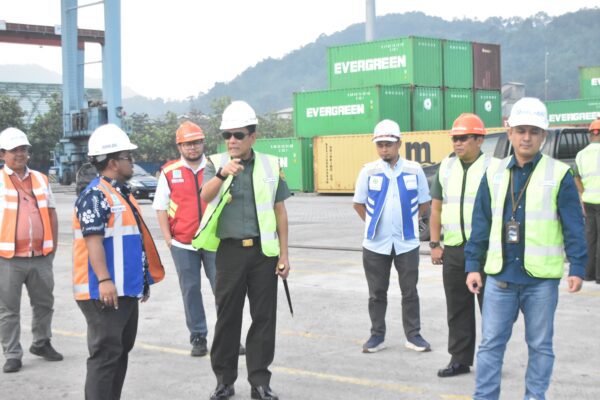 Kunjungi Kantor Pelindo, Danrem 043/Gatam Tinjau Terminal Petikemas Panjang