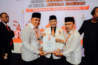 Presiden PKS Ahmad Syaikhu Resmi Serahkan Dukungan Maju Pilkada ke Nanang Ermanto - Antoni Imam