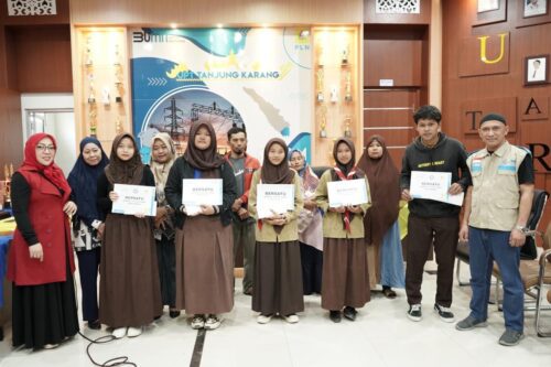 5 Siswa SMP Al Huda Kota Bandar Lampung Terima Bantuan YBM PLN Tanjung Karang