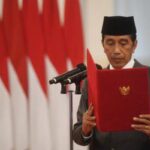 Jokowi Lantik Dadan Kepala Badan Gizi & Hasan Kepala Kantor Komunikasi Presiden
